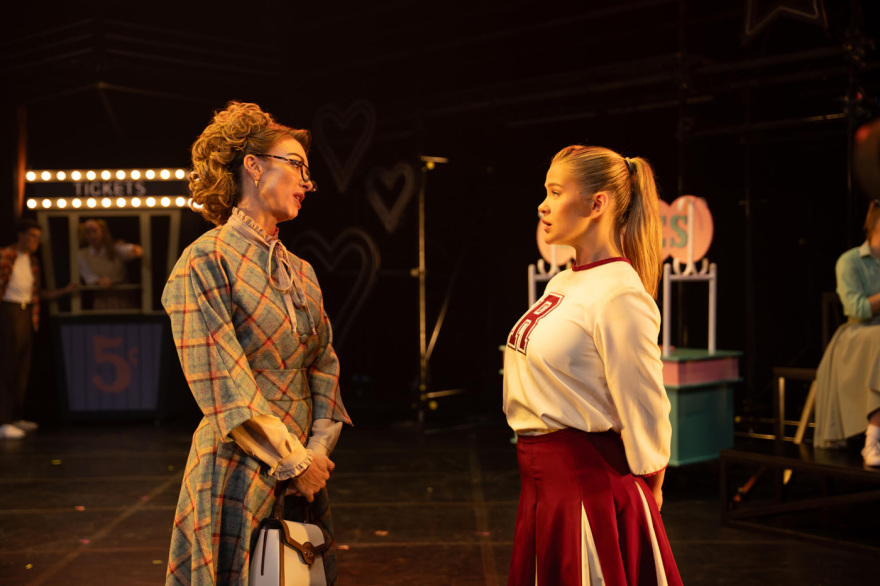 Το GREASE έρχεται απευθείας από το Λονδίνο στο Christmas Theater!