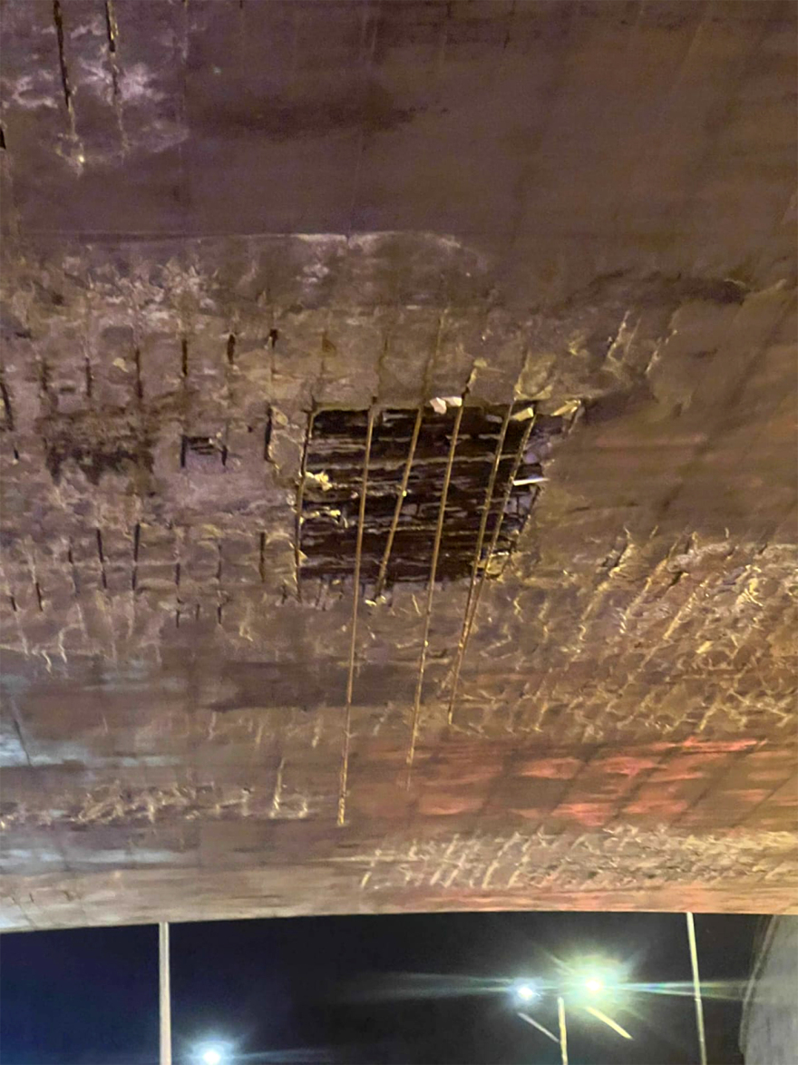 Νέα Ιωνία: Έπεσαν τσιμέντα στη γέφυρα της λεωφόρου Εθνικής Αντιστάσεως στο ύψος του Αγία Όλγα, κλειστή μια λωρίδα προς Χαλάνδρι