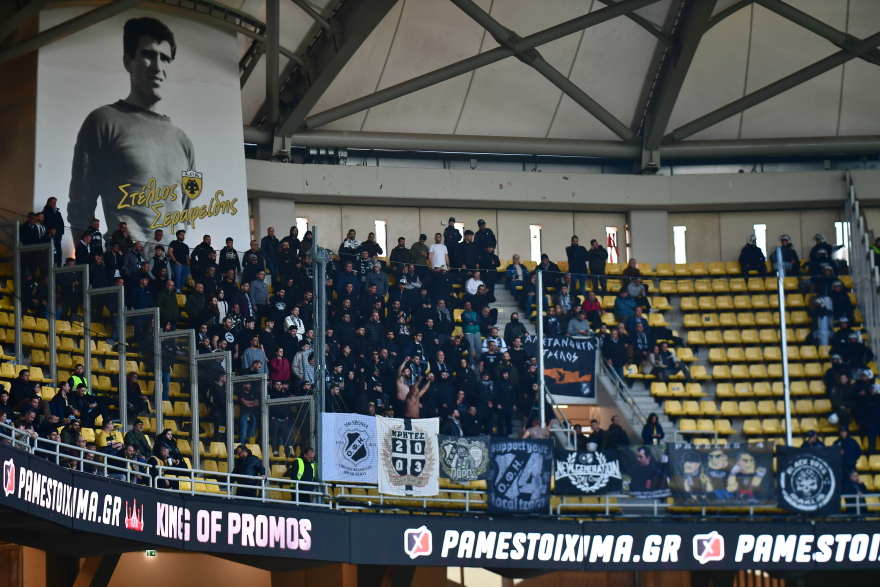 Οι ξέφρενοι πανηγυρισμοί των παικτών του ΟΦΗ μαζί με τον κόσμο μετά την πρόκριση κόντρα στην ΑΕΚ, φωτογραφίες