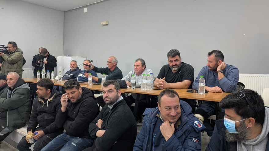 Σε εξέλιξη η πανελλαδική σύσκεψη αγροτών στον Παλαμά, εξετάζουν συνάντηση με την κυβέρνηση