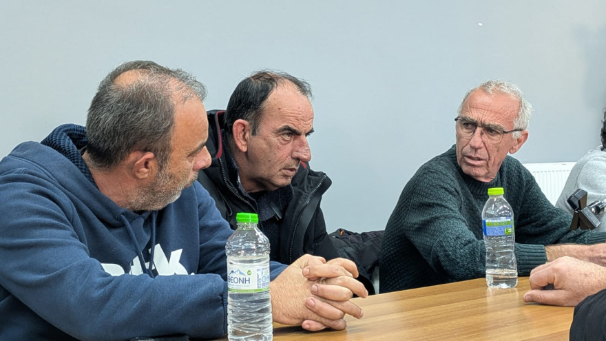 Σε εξέλιξη η πανελλαδική σύσκεψη αγροτών στον Παλαμά, εξετάζουν συνάντηση με την κυβέρνηση