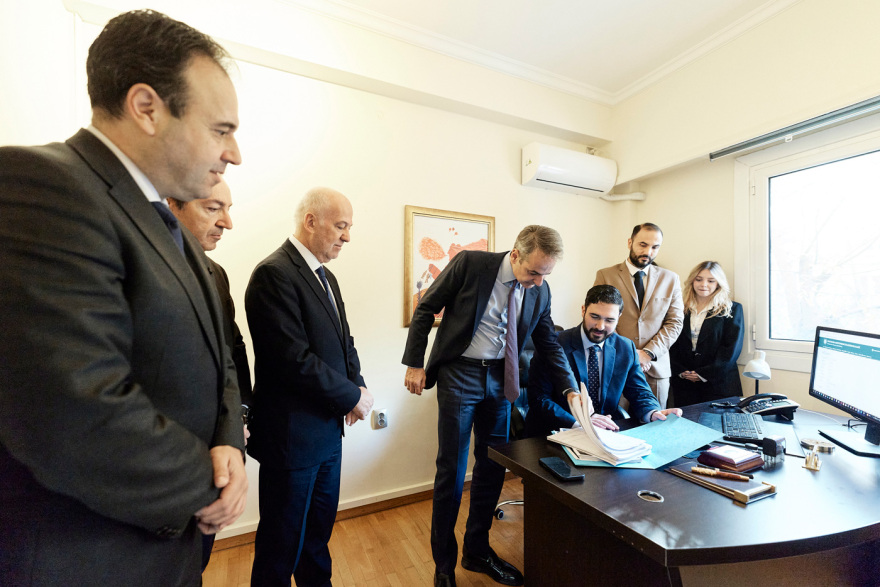 Σε δικηγορικό γραφείο για την παρουσίαση του νέου ψηφιακού δικαστικού φακέλου ο Μητσοτάκης