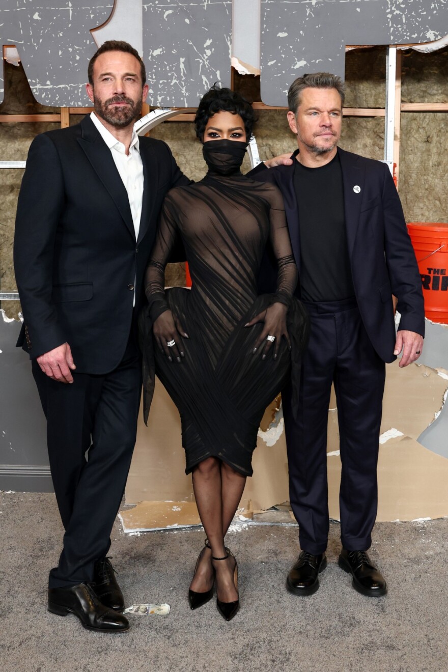 Η Τεγιάνα Τέιλορ «έκλεψε» τη δόξα από τους Μπεν Άφλεκ και Ματ Ντέιμον με τη νέα της εμφάνιση