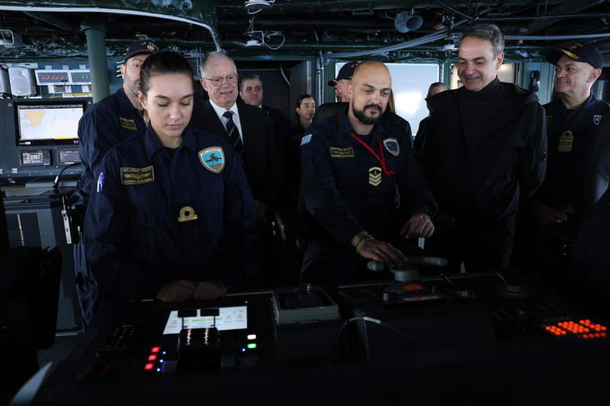 Στη φρεγάτα Κίμων Τασούλας, Μητσοτάκης, Δένδιας, δείτε φωτογραφίες 
