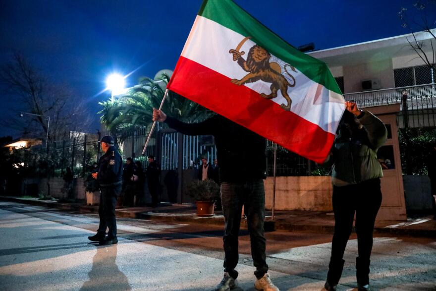 Συγκέντρωση έξω από την πρεσβεία του Ιράν στο Ψυχικό, δείτε βίντεο και φωτογραφίες