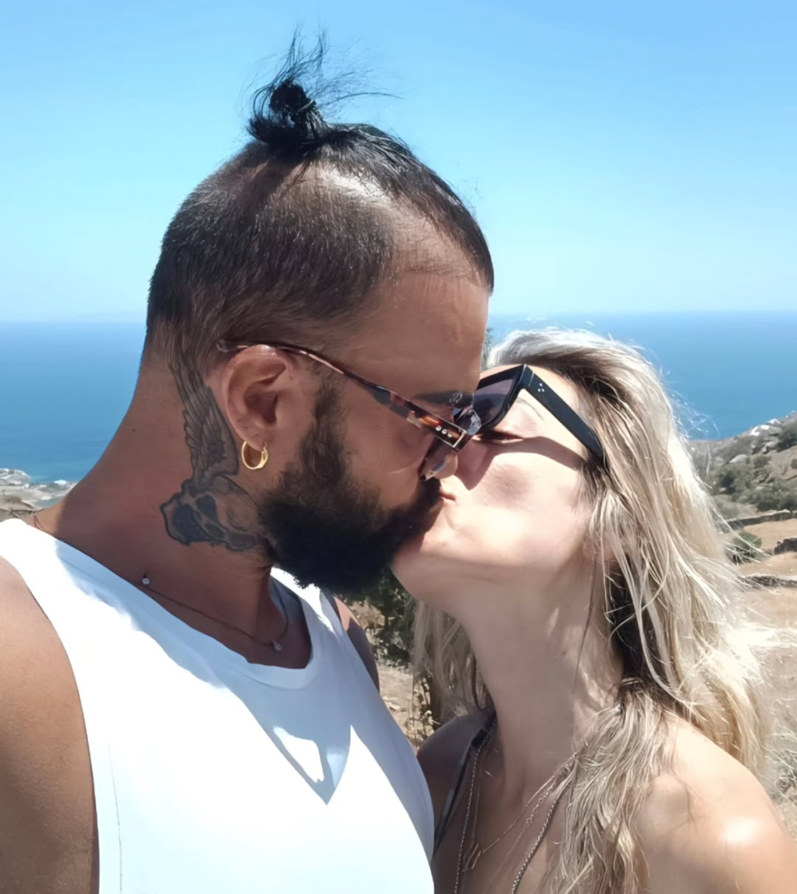 Οι φωτογραφίες του Περικλή Κονδυλάτου με τα φιλιά στο στόμα: Τέσσερα χρόνια όλοι αναρωτιούνται ποιο είναι αυτό το κορίτσι