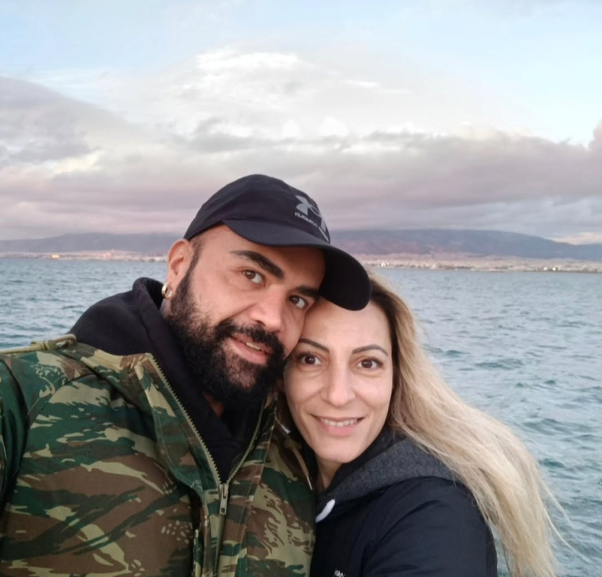 Οι φωτογραφίες του Περικλή Κονδυλάτου με τα φιλιά στο στόμα: Τέσσερα χρόνια όλοι αναρωτιούνται ποιο είναι αυτό το κορίτσι