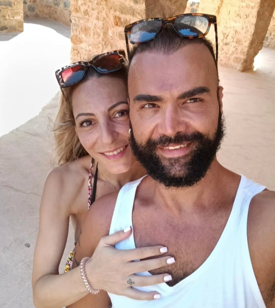 Οι φωτογραφίες του Περικλή Κονδυλάτου με τα φιλιά στο στόμα: Τέσσερα χρόνια όλοι αναρωτιούνται ποιο είναι αυτό το κορίτσι