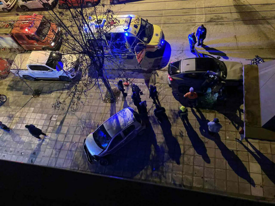 Στο αυτόφωρο η 24χρονη που χτύπησε 15 σταθμευμένα ΙΧ στη Θεσσαλονίκη: «Το αυτοκίνητό μου παρουσίασε βλάβη», υποστήριξε 