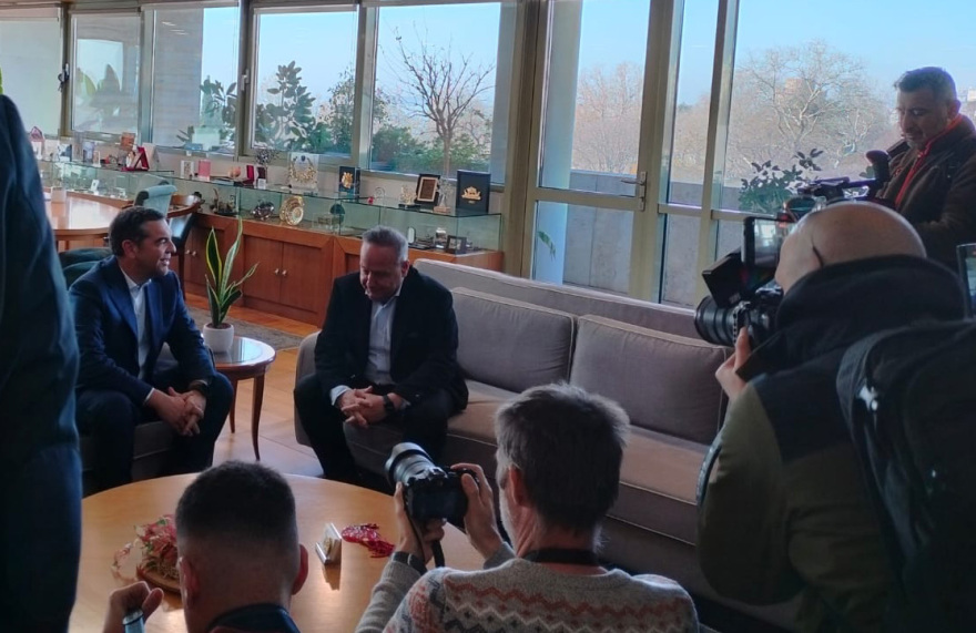 Στη Θεσσαλονίκη για την παρουσίαση της «Ιθάκης» ο Τσίπρας, συναντήθηκε με τον δήμαρχο και τον Μητροπολίτη της πόλης
