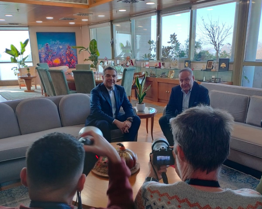 Στη Θεσσαλονίκη για την παρουσίαση της «Ιθάκης» ο Τσίπρας, συναντήθηκε με τον δήμαρχο και τον Μητροπολίτη της πόλης
