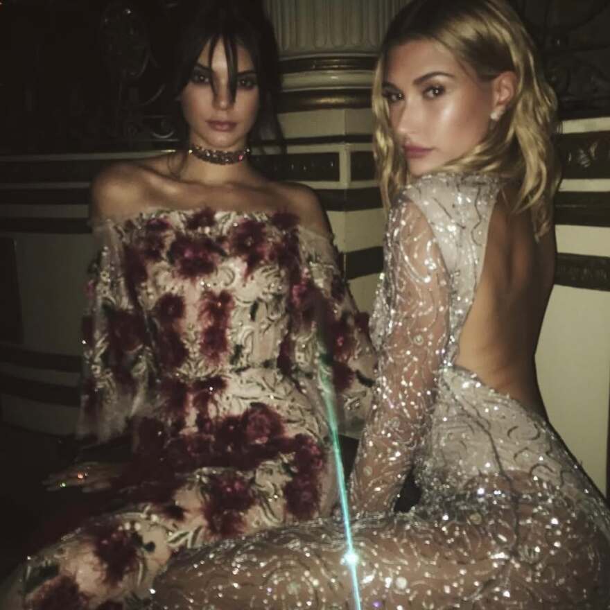 Χέιλι Μπίμπερ: Το φιλί με τον Τζάστιν πριν από δέκα χρόνια, δείτε φωτογραφία