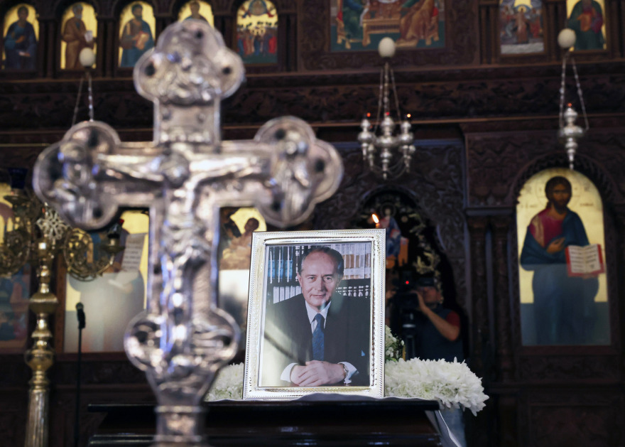 Με τιμές εν ενεργεία Προέδρου το τελευταίο «αντίο» στον Γιώργο Βασιλείου
