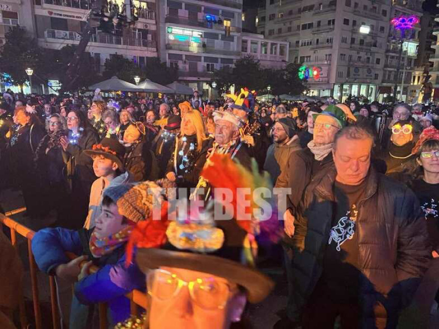 Σε ρυθμούς καρναβαλιού η Πάτρα: Το πάρτι στην τελετή έναρξης στην πλατεία Γεωργίου, δείτε βίντεο και φωτογραφίες