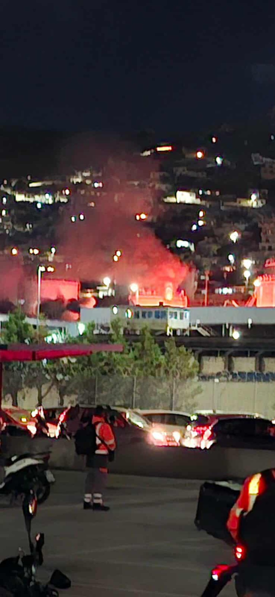 Υπό μερικό έλεγχο η φωτιά στα Καζάνια Περάματος: Πιθανόν να προκλήθηκε από διαρροή καυσίμων