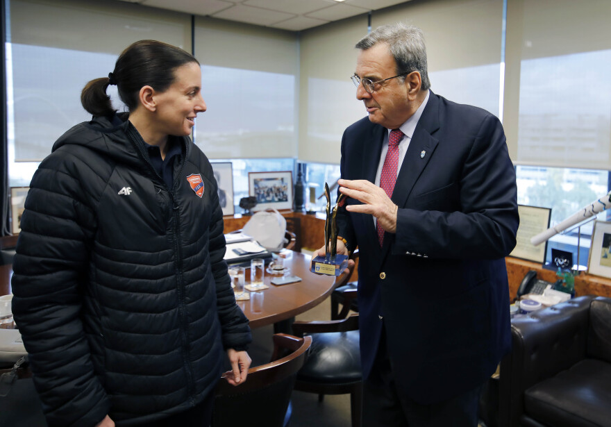 Η Ιωάννα Καρέλια θα στηρίξει αθλητές μέσω του προγράμματος «Υιοθετήστε έναν Αθλητή στο Δρόμο για το Λος Αντζελες»