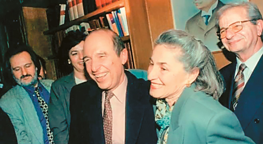 Σημίτης, ανέκδοτες ιστορίες και παρασκήνιο 30 χρόνια μετά: Πώς κατάφερε να κερδίσει τη μάχη της διαδοχής του Ανδρέα Παπανδρέου 