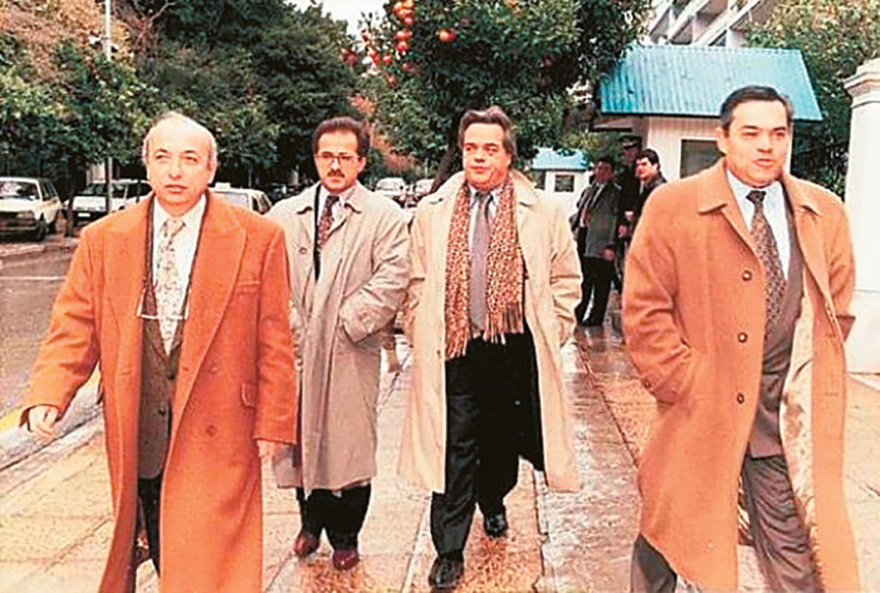 Σημίτης, ανέκδοτες ιστορίες και παρασκήνιο 30 χρόνια μετά: Πώς κατάφερε να κερδίσει τη μάχη της διαδοχής του Ανδρέα Παπανδρέου 