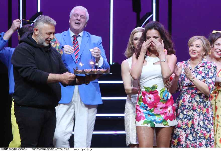 Η Δήμητρα Ματσούκα ξέσπασε σε δάκρυα με την έκπληξη των συνεργατών της για τα γενέθλιά της