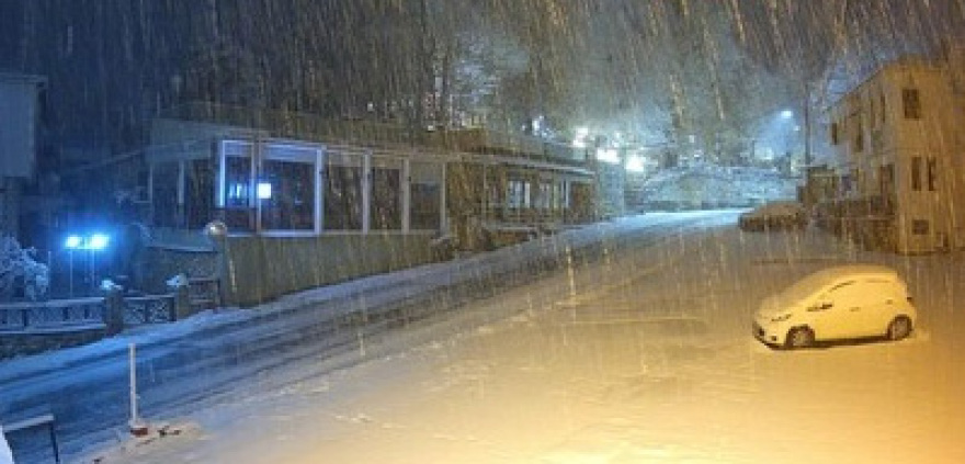 Στα λευκά Πάρνηθα, Πήλιο και Εύβοια, δείτε εικόνες από τα χιονισμένα τοπία