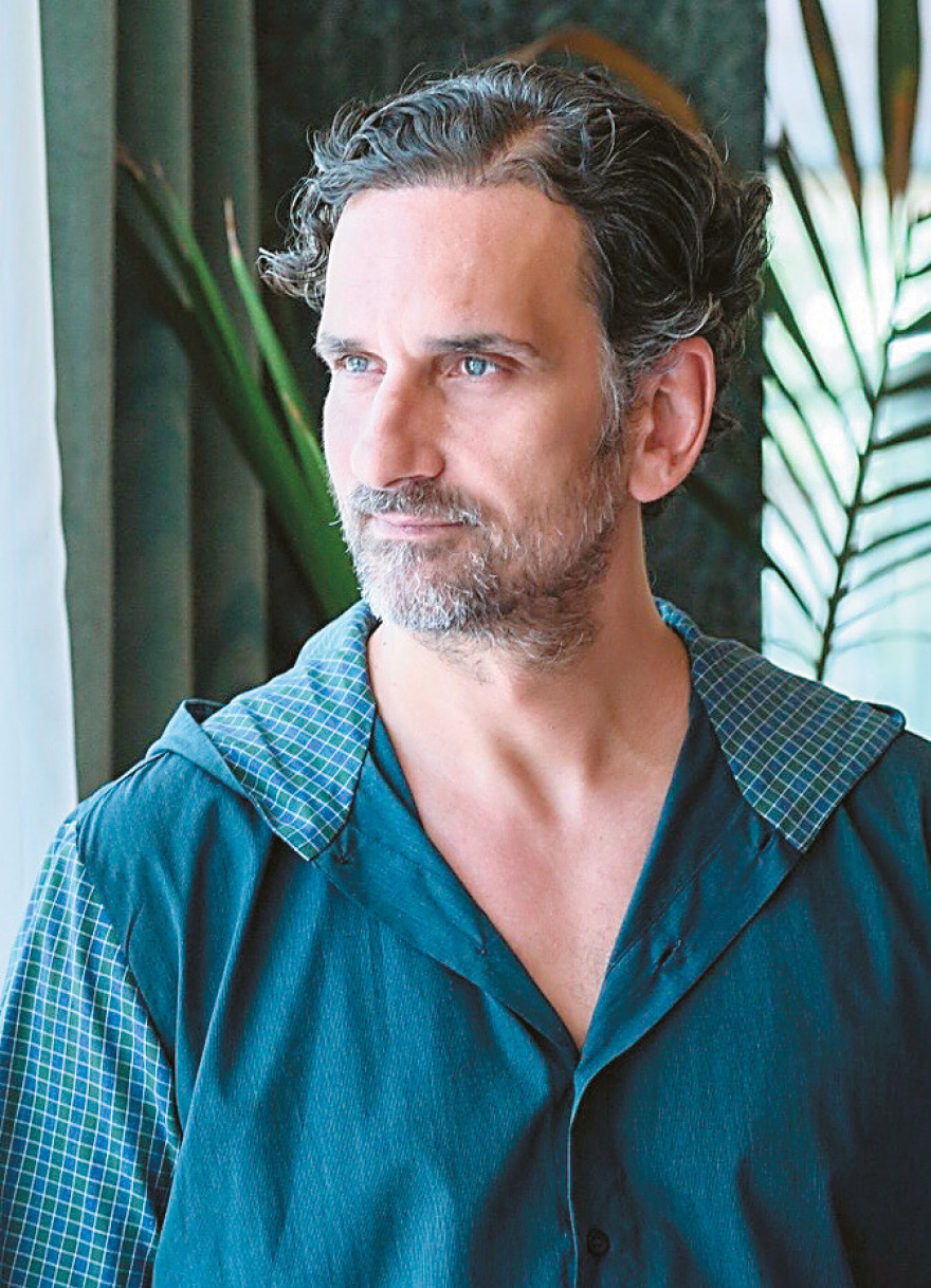 Generation X: Η γενιά που μεγάλωσε με ΠΑΣΟΚ, MTV, fast food, ONE, δραχμή, ευρώ και έμαθε να προσαρμόζεται σε όλες τις εποχές