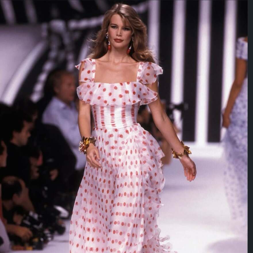 Η Κλόντια Σίφερ αποχαιρετά τον Βαλεντίνο: Το να δημιουργήσει ο ίδιος το νυφικό μου ήταν μία από τις μεγαλύτερες τιμές της ζωής μου