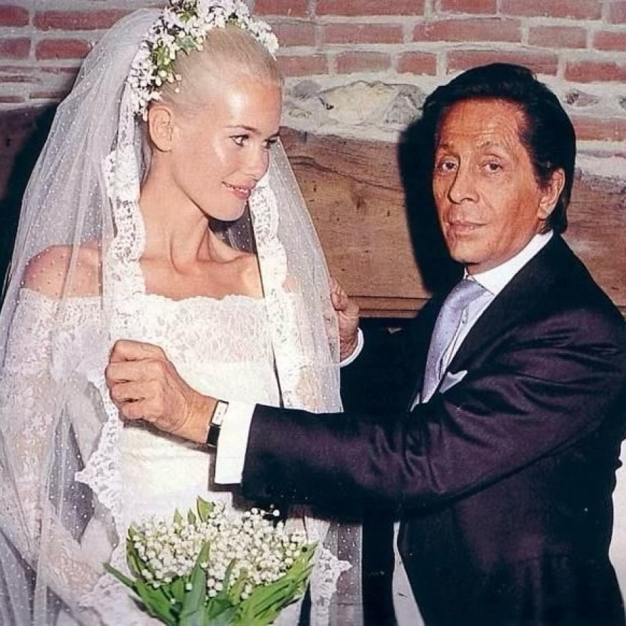 Η Κλόντια Σίφερ αποχαιρετά τον Βαλεντίνο: Το να δημιουργήσει ο ίδιος το νυφικό μου ήταν μία από τις μεγαλύτερες τιμές της ζωής μου