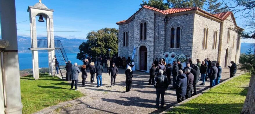 Το τελευταίο «αντίο» στη Μέλπω Ζαρόκωστα - Δύσκολη μέρα, τώρα πάει προς τον παράδεισο, είπε ο γιος της
