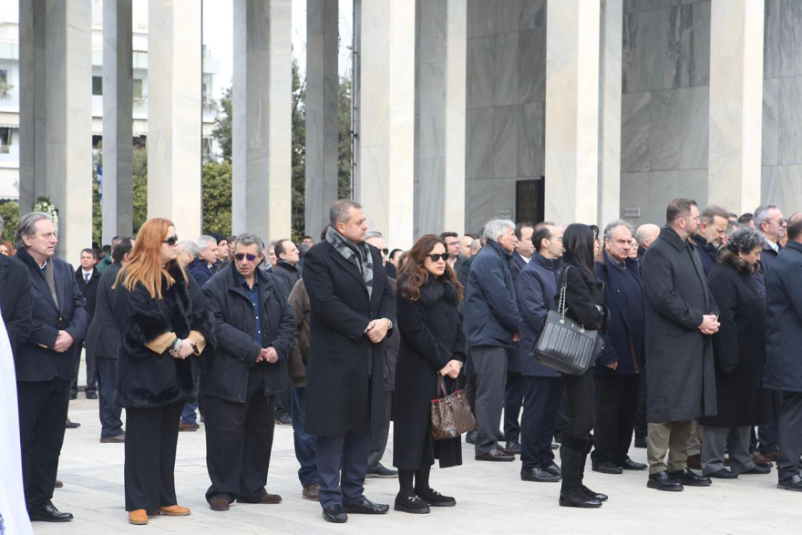 Το τελευταίο «αντίο» αυτή την ώρα στον πατριάρχη της Βιοχάλκο Νίκο Στασινόπουλο, παρών και ο Κυριάκος Μητσοτάκης