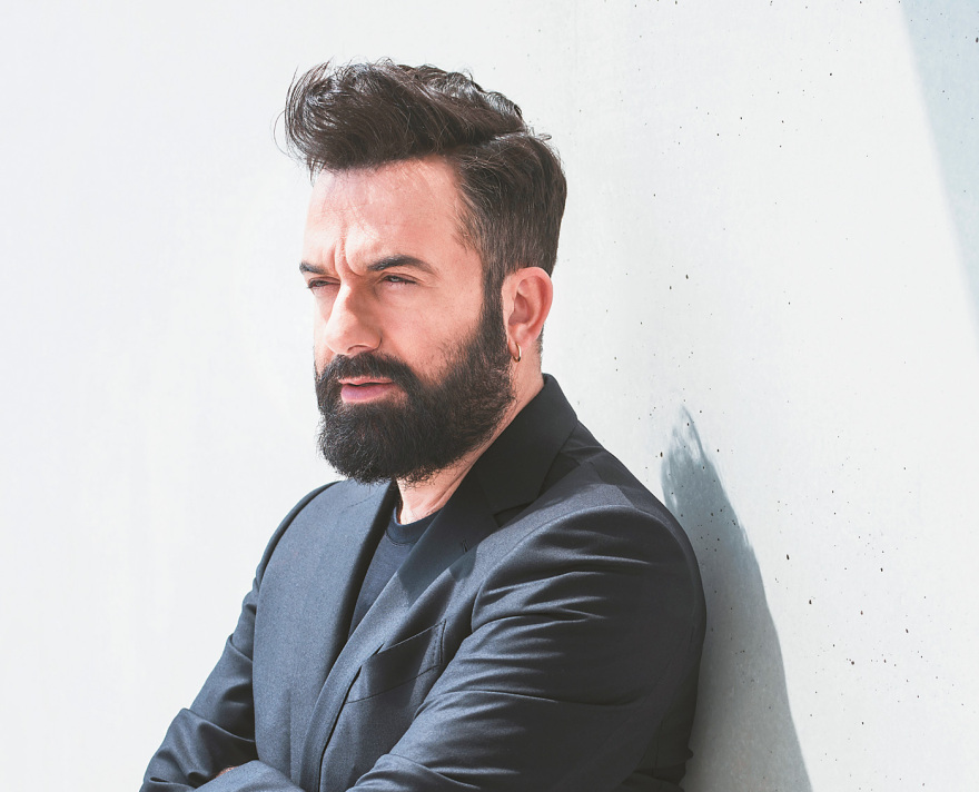 Generation X: Η γενιά που μεγάλωσε με ΠΑΣΟΚ, MTV, fast food, ONE, δραχμή, ευρώ και έμαθε να προσαρμόζεται σε όλες τις εποχές