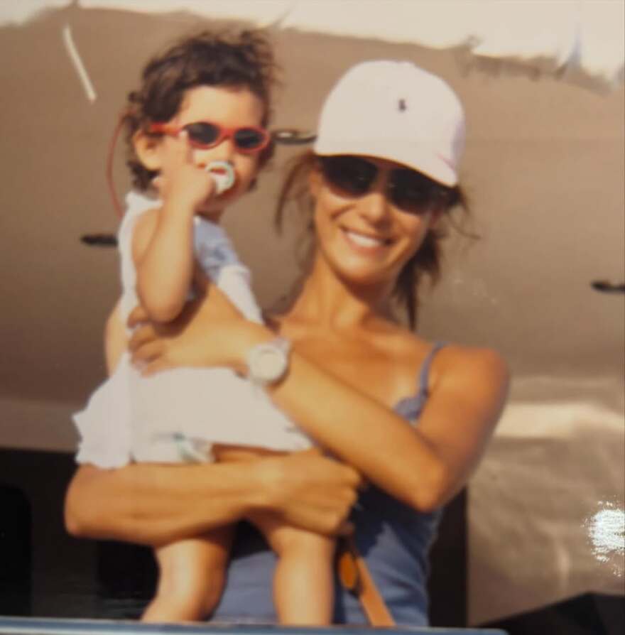 Η Εύη Βατίδου ποζάρει με την κόρη της στο Instagram