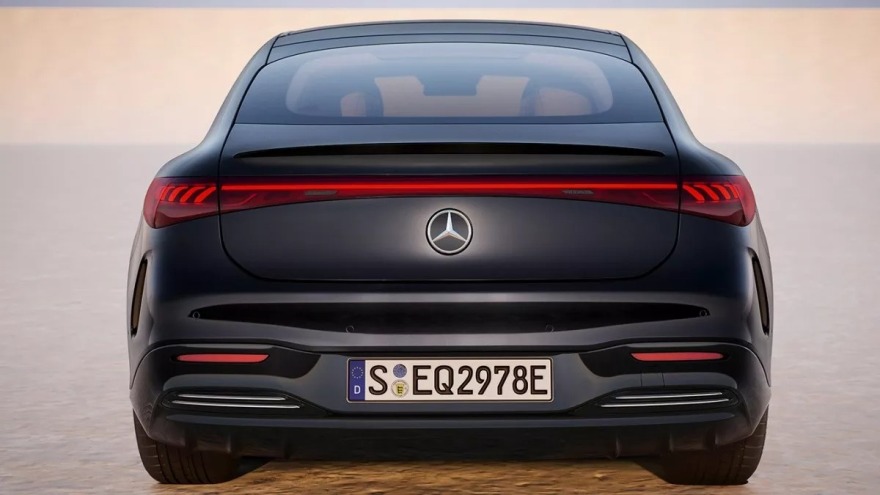 H Mercedes-Benz ανανεώνει την EQS