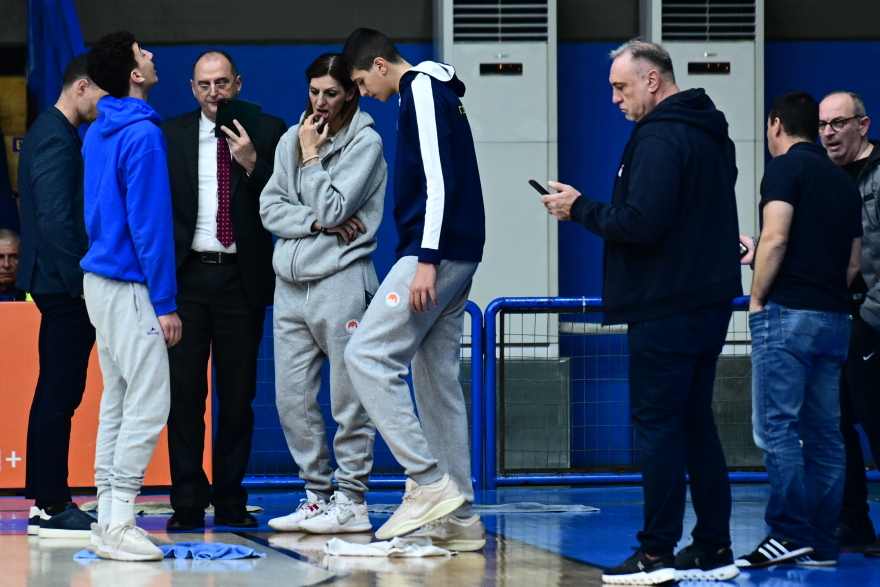 Αναβλήθηκε ο αγώνας του Περιστερίου με τη Σαραγόσα λόγω της κακοκαιρίας στην Αττική: Στάζει νερά η οροφή του κλειστού