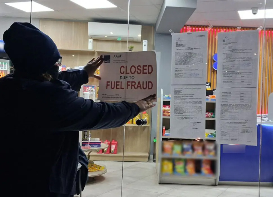 Τέσσερις προφυλακίσεις για το κύκλωμα που «πείραζε» τις αντλίες καυσίμων και έκλεβε τους καταναλωτές