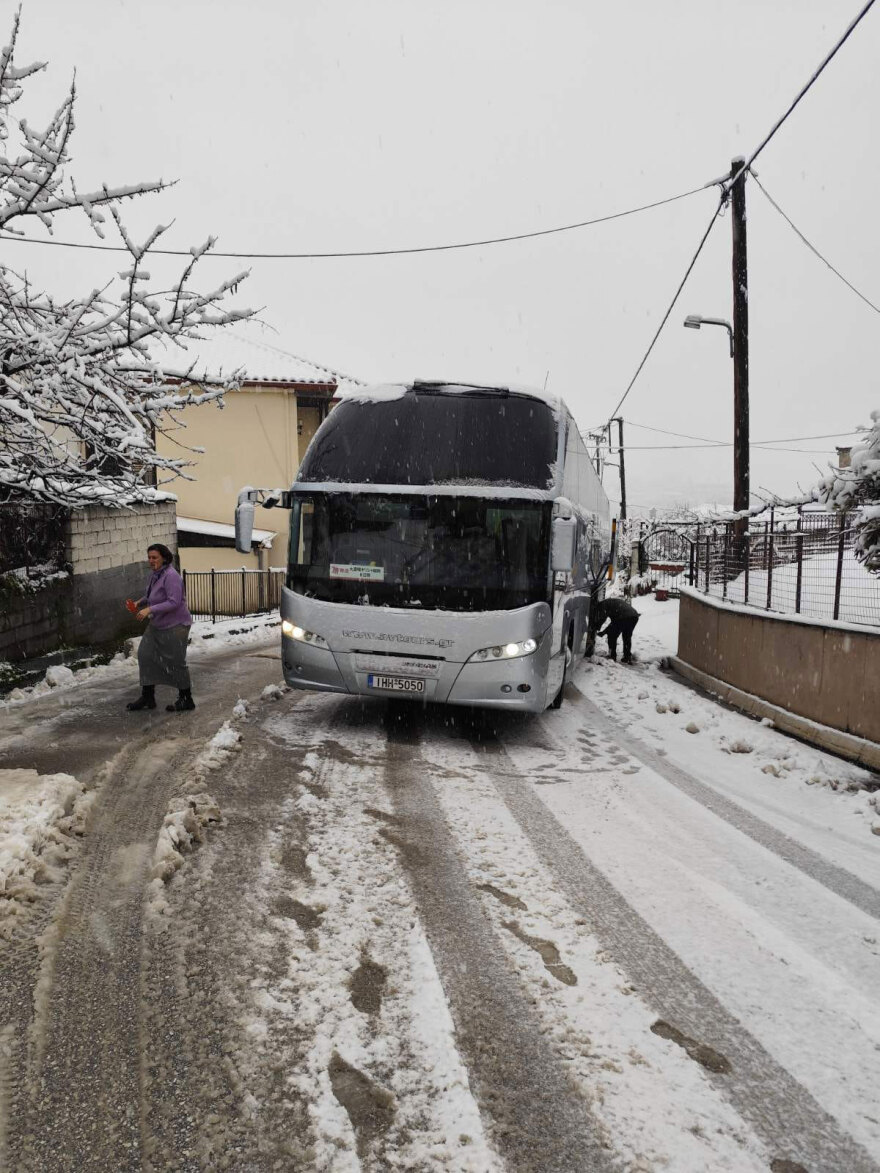 Εντυπωσιακές εικόνες και βίντεο από τις χιονοπτώσεις, στα λευκά από την Πελοπόννησο μέχρι τα ορεινά της Θεσσαλονίκης