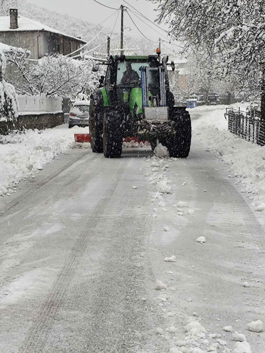 Εντυπωσιακές εικόνες και βίντεο από τις χιονοπτώσεις, στα λευκά από την Πελοπόννησο μέχρι τα ορεινά της Θεσσαλονίκης