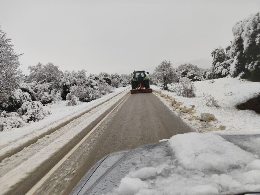 Εντυπωσιακές εικόνες και βίντεο από τις χιονοπτώσεις, στα λευκά από την Πελοπόννησο μέχρι τα ορεινά της Θεσσαλονίκης
