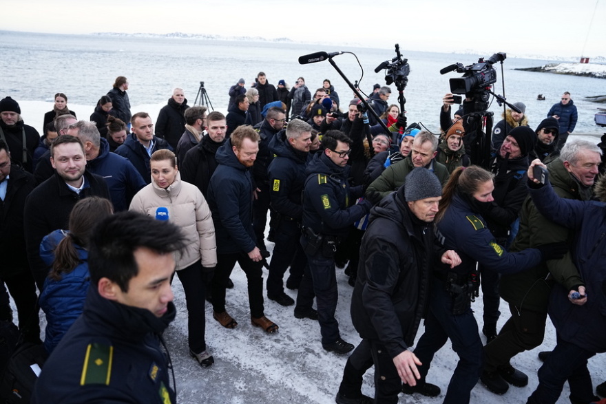 Στο Νούουκ της Γροιλανδίας η πρωθυπουργός της Δανίας μετά την υπαναχώρηση Τραμπ