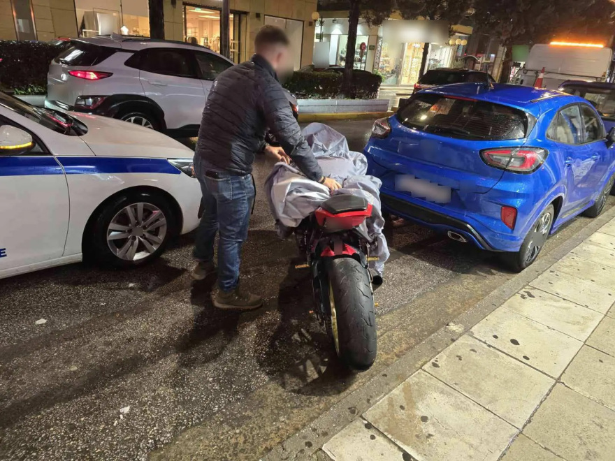 «Σήκωσα σούζα και φταίω»: Ταυτοποιήθηκε 22χρονος που έκανε επικίνδυνους ελιγμούς με μηχανή, βίντεο και φωτογραφίες