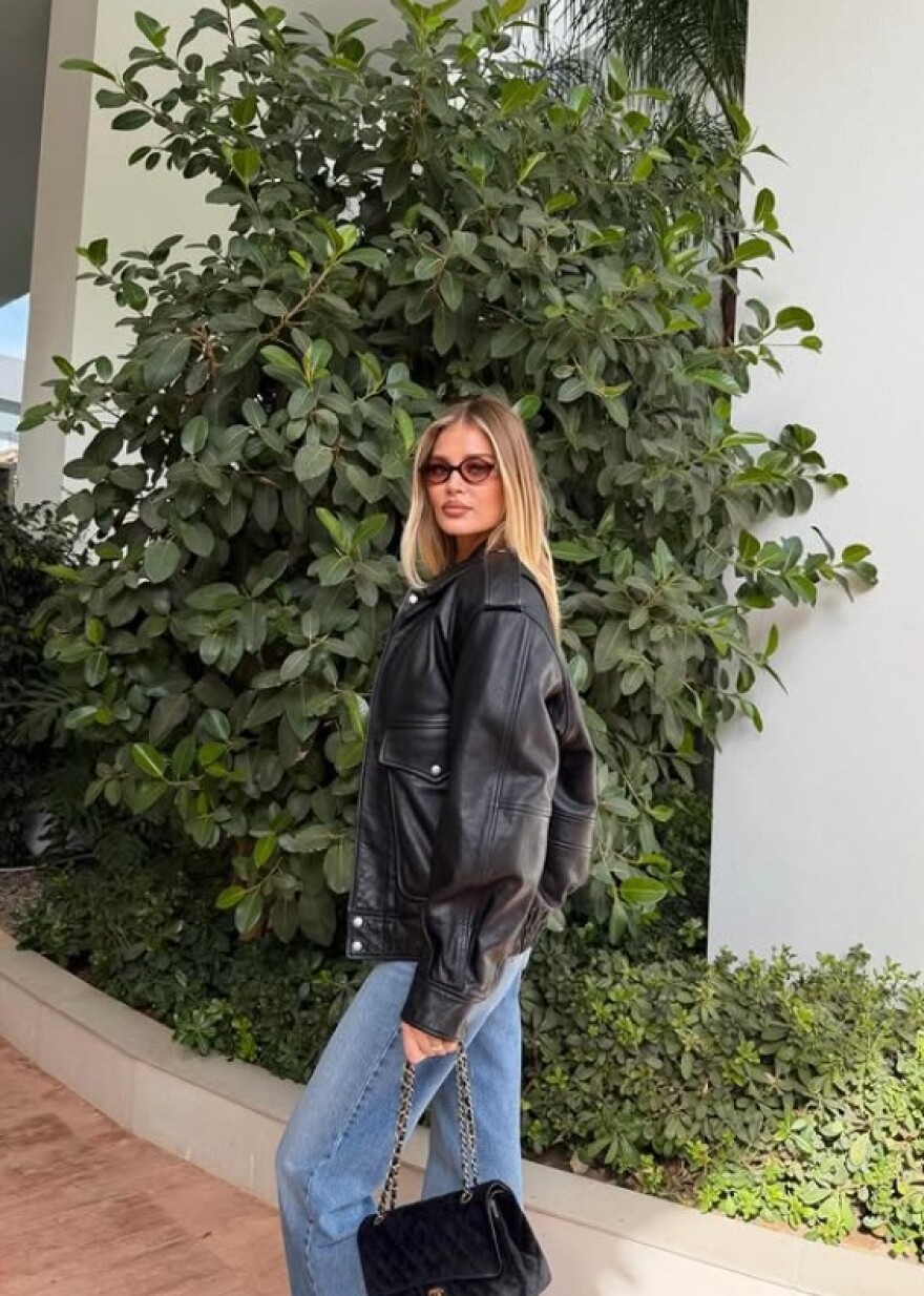 Η σύζυγος του Λούκα Γιόβιτς απολαμβάνει τον ήλιο της Αθήνας, δείτε φωτογραφίες