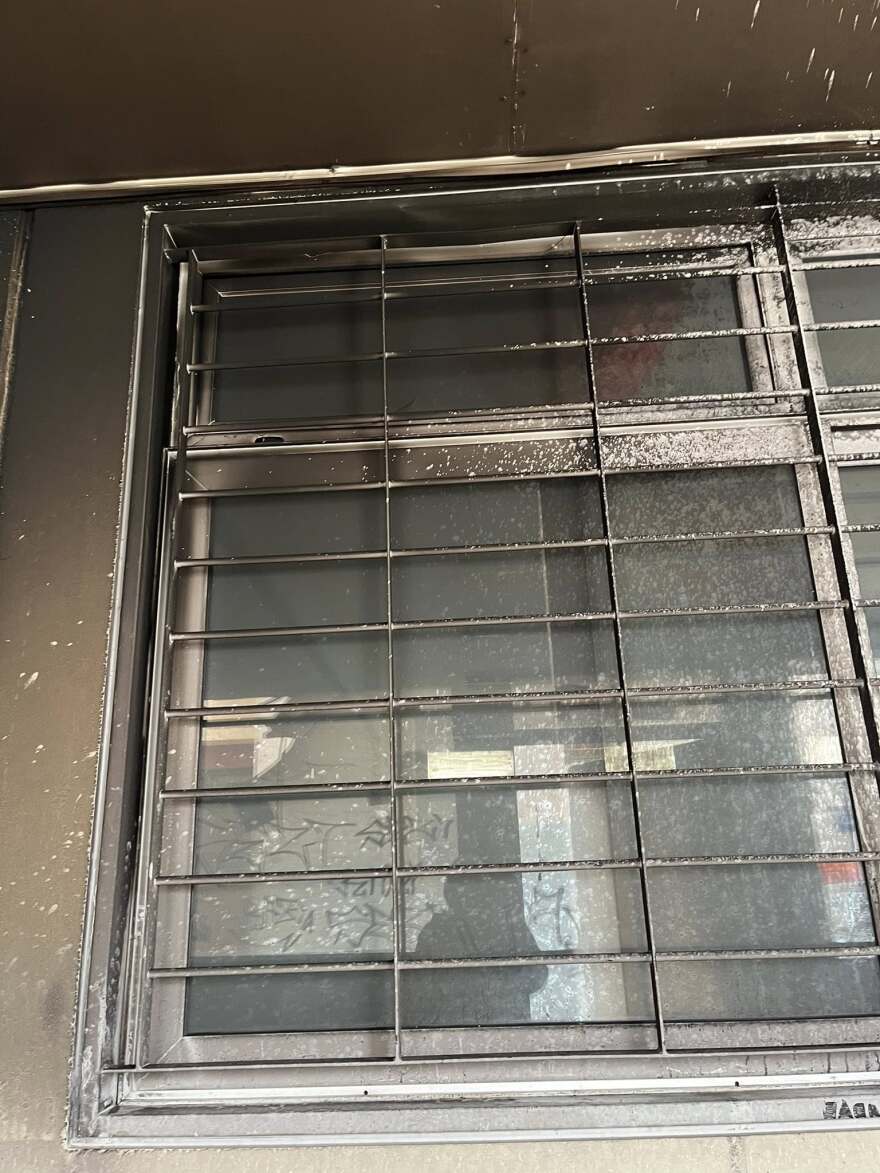 Θεσσαλονίκη: Νεαροί έβαλαν φωτιά σε σχολείο, σοβαρές υλικές ζημιές, δείτε φωτογραφίες