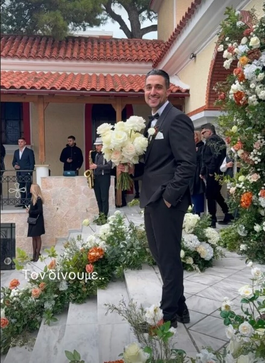 Παντρεύτηκαν Σάκης Κατσούλης και Μαριαλένα Ρουμελιώτη - Δείτε βίντεο και φωτογραφίες