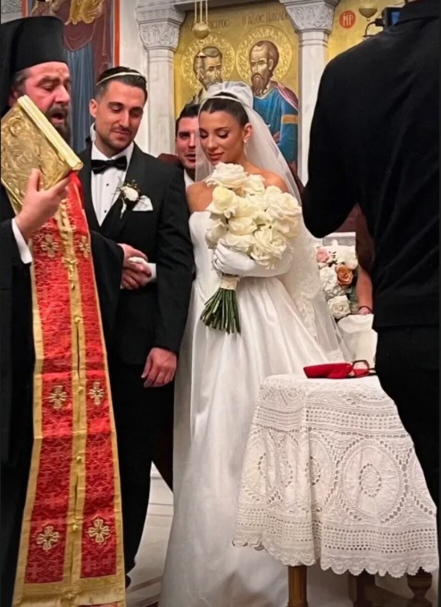 Παντρεύτηκαν Σάκης Κατσούλης και Μαριαλένα Ρουμελιώτη - Δείτε βίντεο και φωτογραφίες
