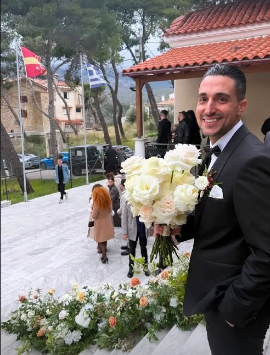 Παντρεύτηκαν Σάκης Κατσούλης και Μαριαλένα Ρουμελιώτη - Δείτε βίντεο και φωτογραφίες