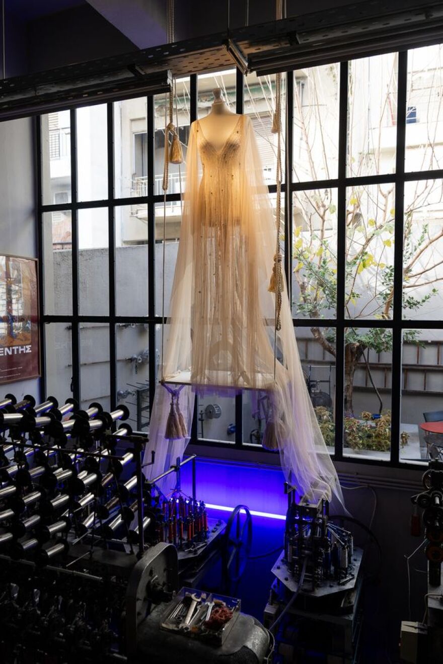 Μουσείο Μπενάκη: Διοργανώνει τη έκθεση «Νημάτων Ένδυμα» της σχεδιάστριας Denise Ελευθερίου