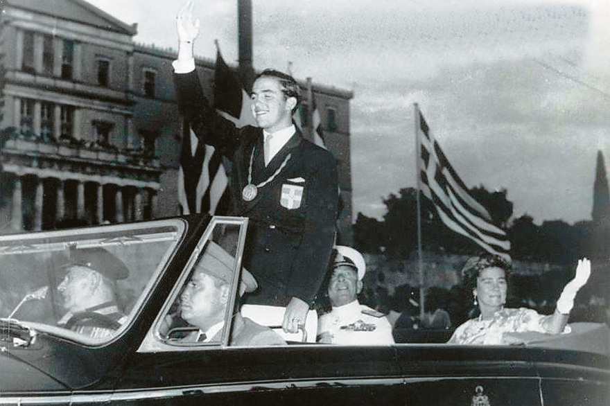 Δέκα βασιλικά αυτοκίνητα αναπαλαιώθηκαν: Η ιστορία των 4 Rols Royce και τα FIATάκια με τα ψάθινα καθίσματα