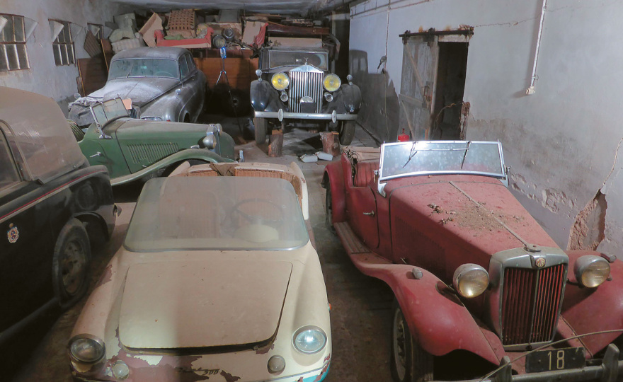 Δέκα βασιλικά αυτοκίνητα αναπαλαιώθηκαν: Η ιστορία των 4 Rols Royce και τα FIATάκια με τα ψάθινα καθίσματα