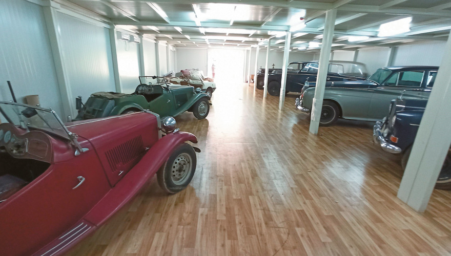 Δέκα βασιλικά αυτοκίνητα αναπαλαιώθηκαν: Η ιστορία των 4 Rols Royce και τα FIATάκια με τα ψάθινα καθίσματα