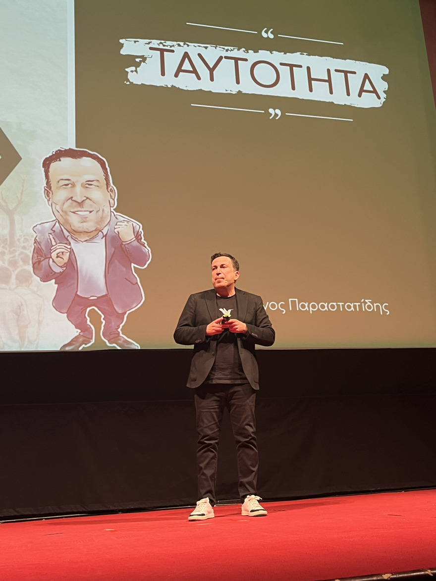 Γέμισε το «Ολύμπιον» της Θεσσαλονίκης ο Παραστατίδης, εκατοντάδες πολίτες συζήτησαν για τη δημοκρατία στην καθημερινότητα και μετά την κάλπη 