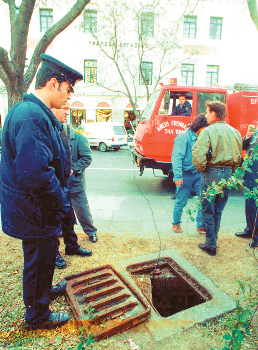 Το ριφιφί του αιώνα: Οι πολύχρονες δικαστικές μάχες ανθρώπων που έχασαν περιουσίες, πήραν «ηθική αποζημίωση» μόλις 3 εκατ. δραχμές για τις θυρίδες